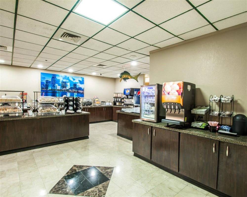 Clarion Inn And Suites Miami Internation 7