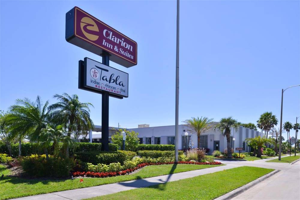 Clarion Inn And Suites Orlando 2