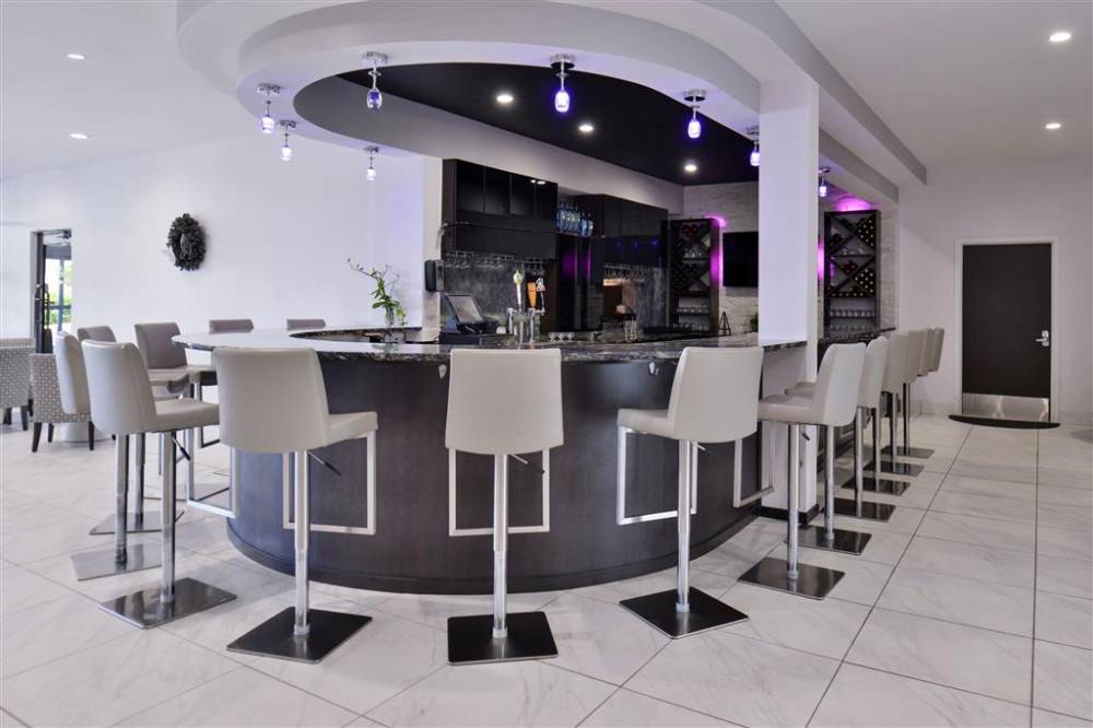 Clarion Inn And Suites Orlando 6