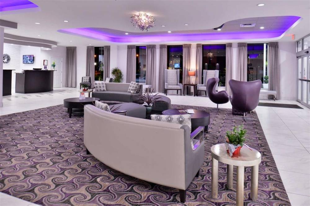 Clarion Inn And Suites Orlando 3
