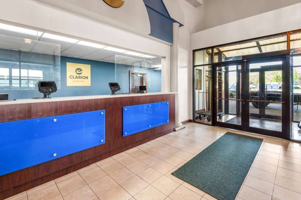 Clarion Inn & Suites Northwest 6