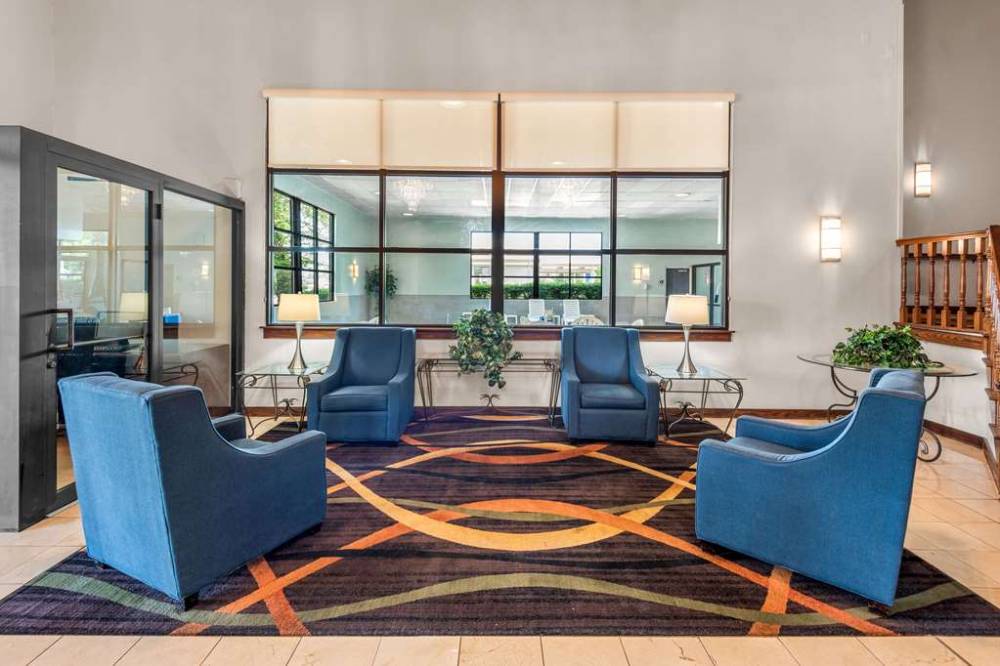 Clarion Inn & Suites Northwest 7