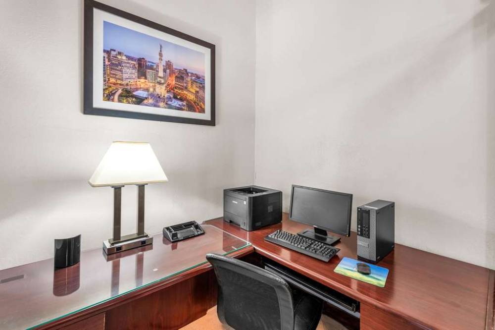 Clarion Inn & Suites Northwest 8