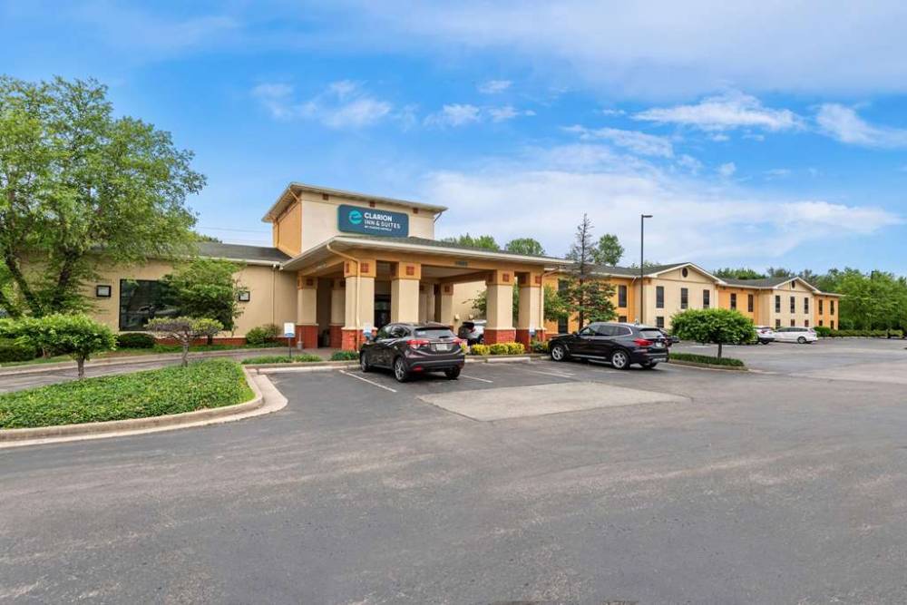 Clarion Inn & Suites Northwest 2