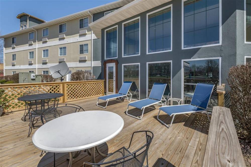 Clarion Pointe Indianapolis Airport 4