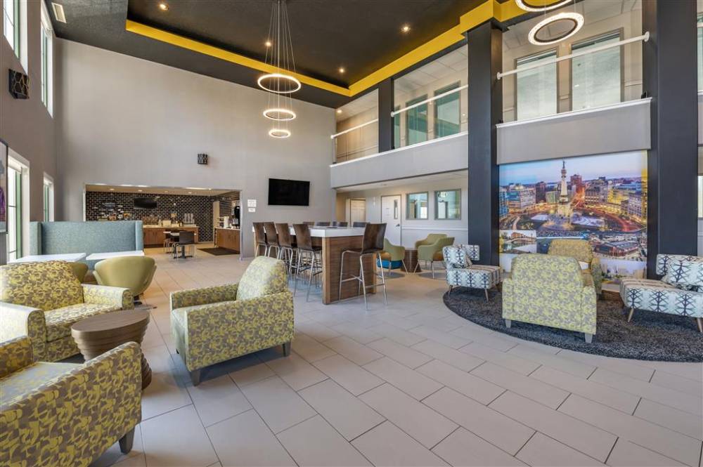 Clarion Pointe Indianapolis Airport 8