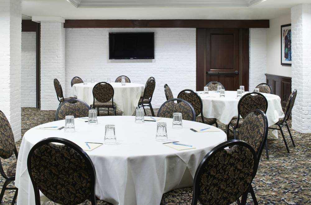 Club Quarters Hotel In Boston 4