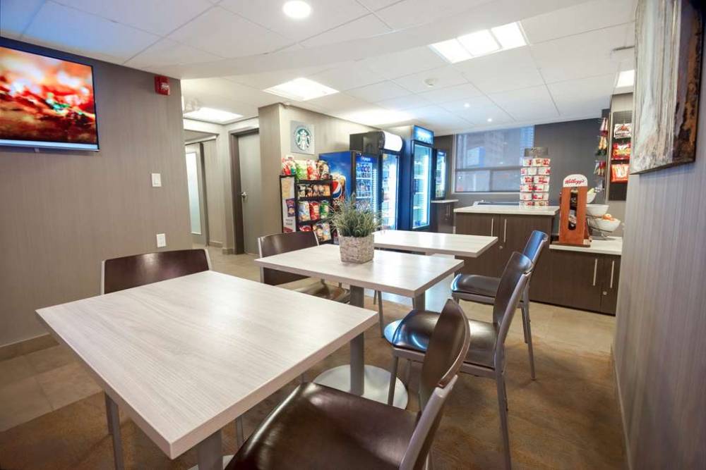 Coast Calgary Downtown Hotel And Suites By Apa 2