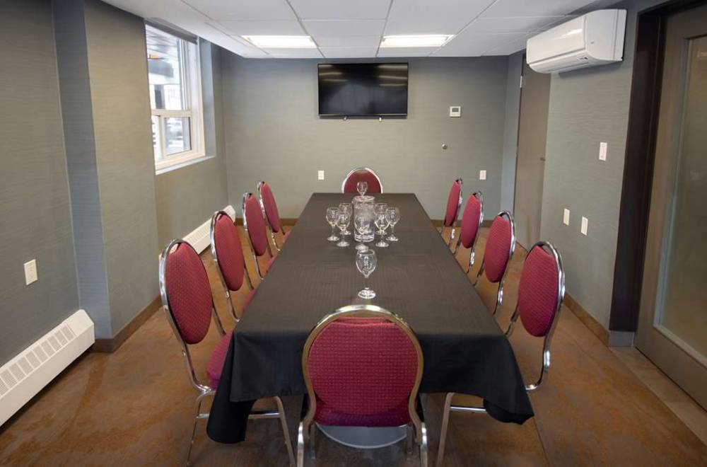 Coast Calgary Downtown Hotel And Suites By Apa 3