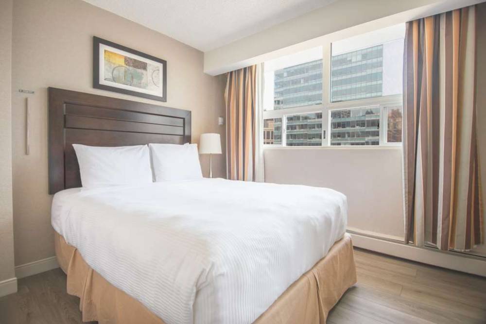 Coast Calgary Downtown Hotel And Suites By Apa 9
