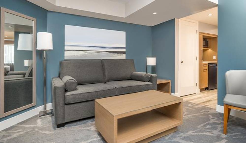 Coast Tsawwassen Inn 6