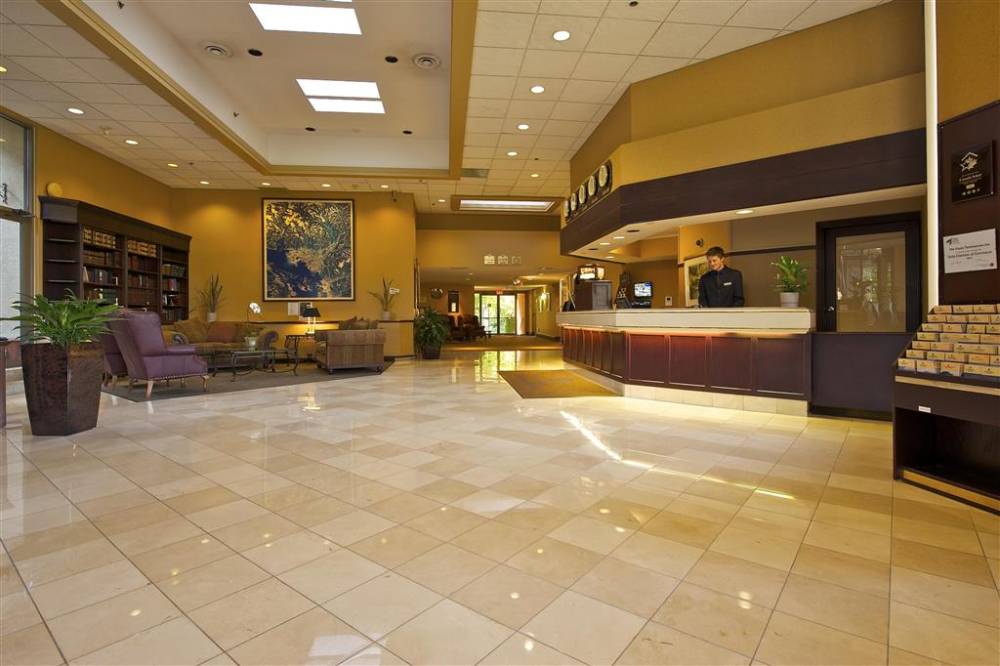 Coast Tsawwassen Inn 8