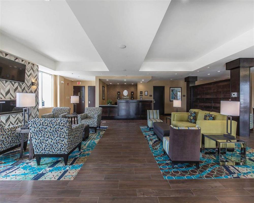 Comfort Inn And Suites Airport North 4