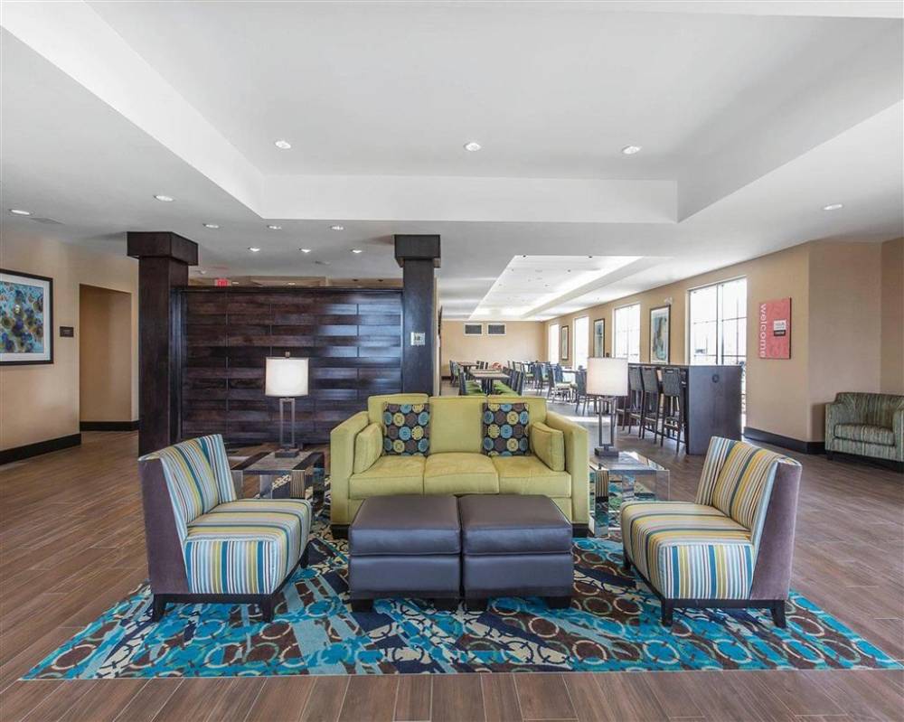 Comfort Inn And Suites Airport North 6