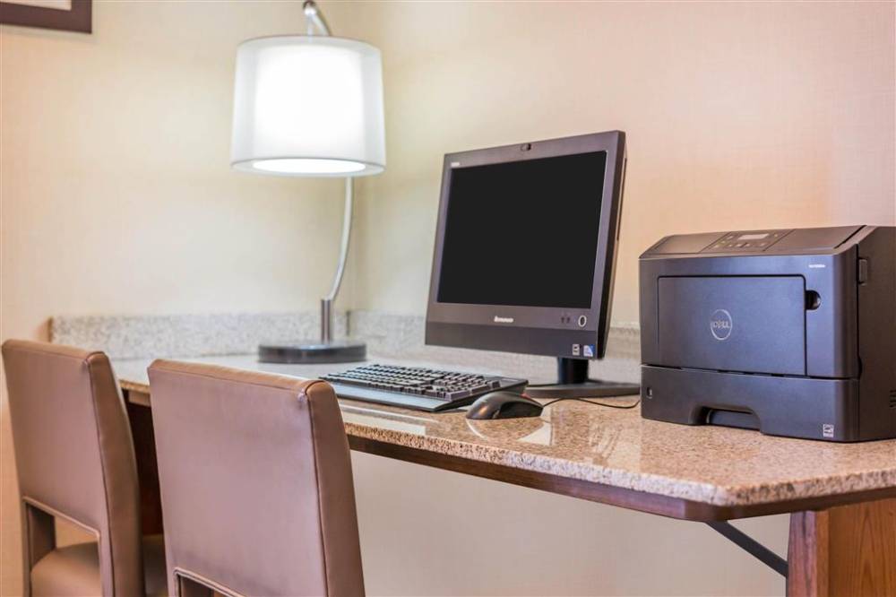 Comfort Inn And Suites 4