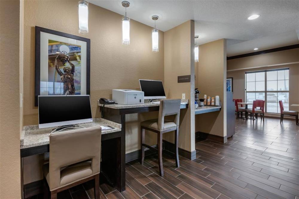 Comfort Inn And Suites 6