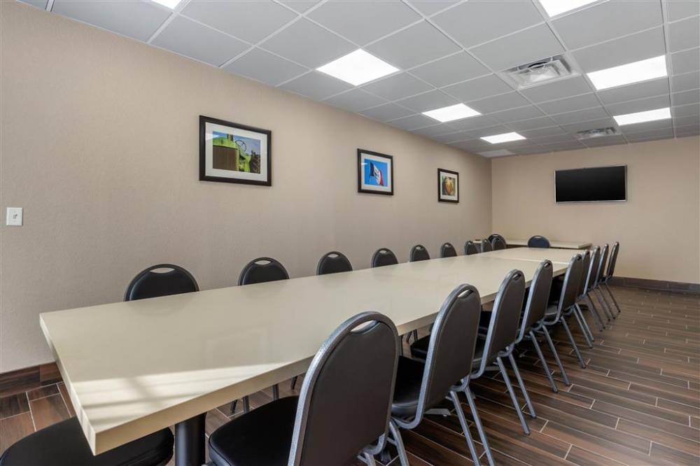 Comfort Inn And Suites 4