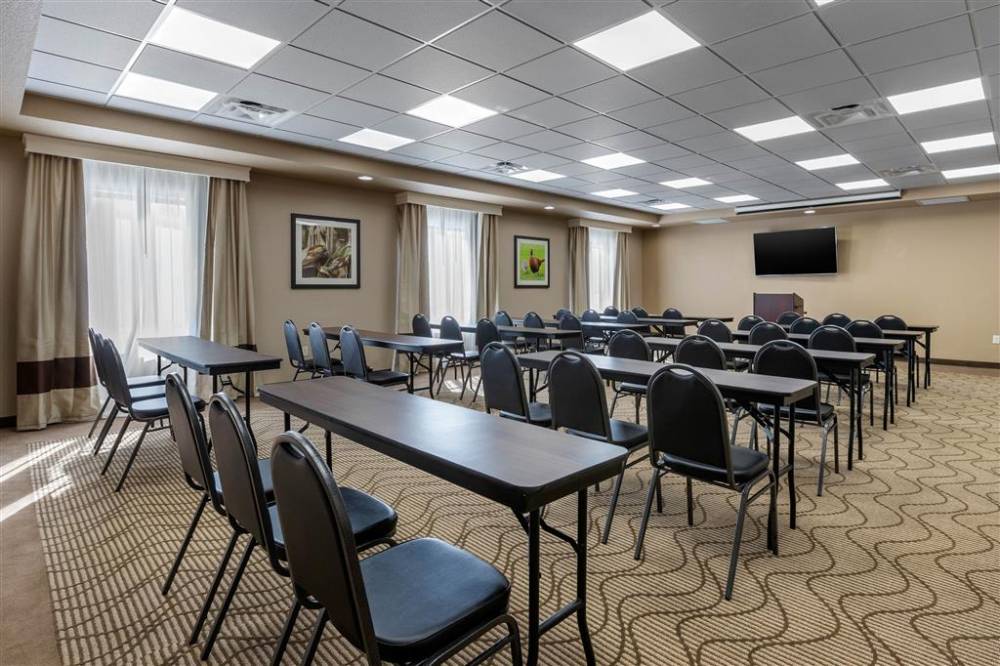 Comfort Inn And Suites 3