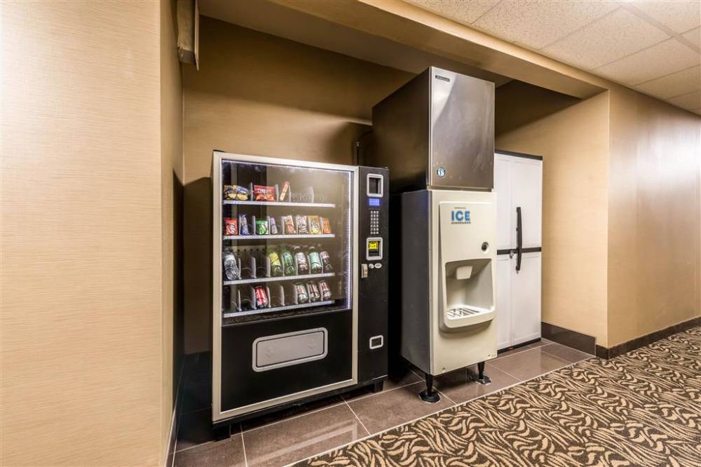 Comfort Inn And Suites 2
