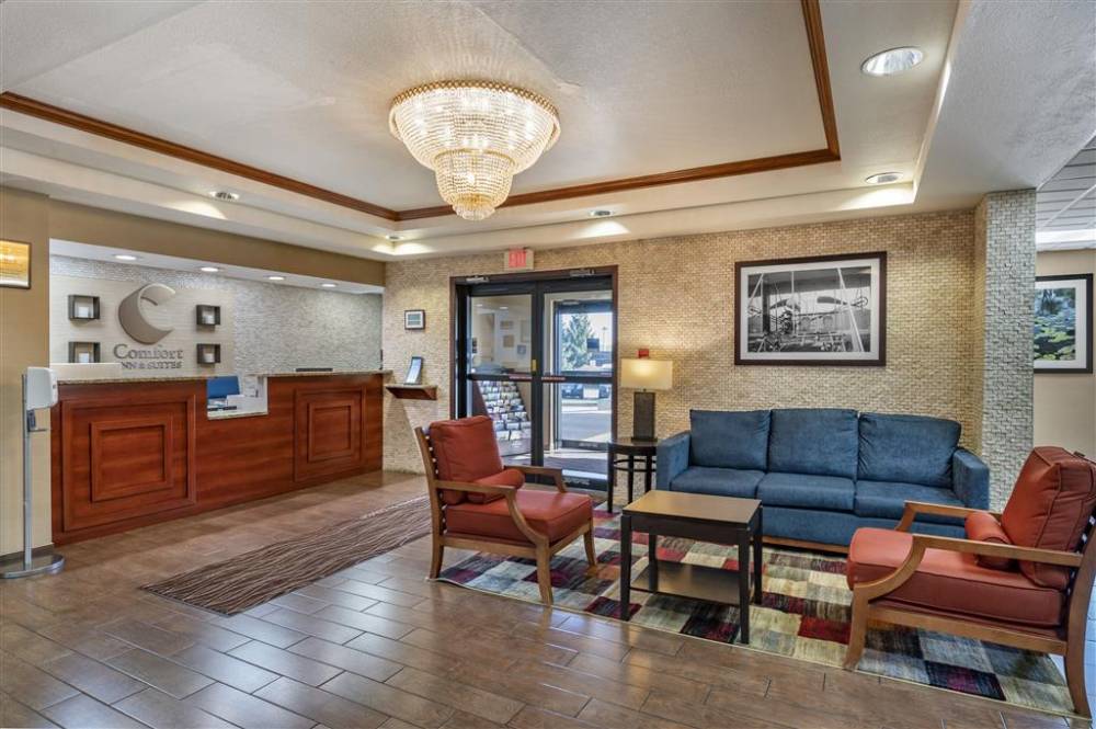 Comfort Inn And Suites 4