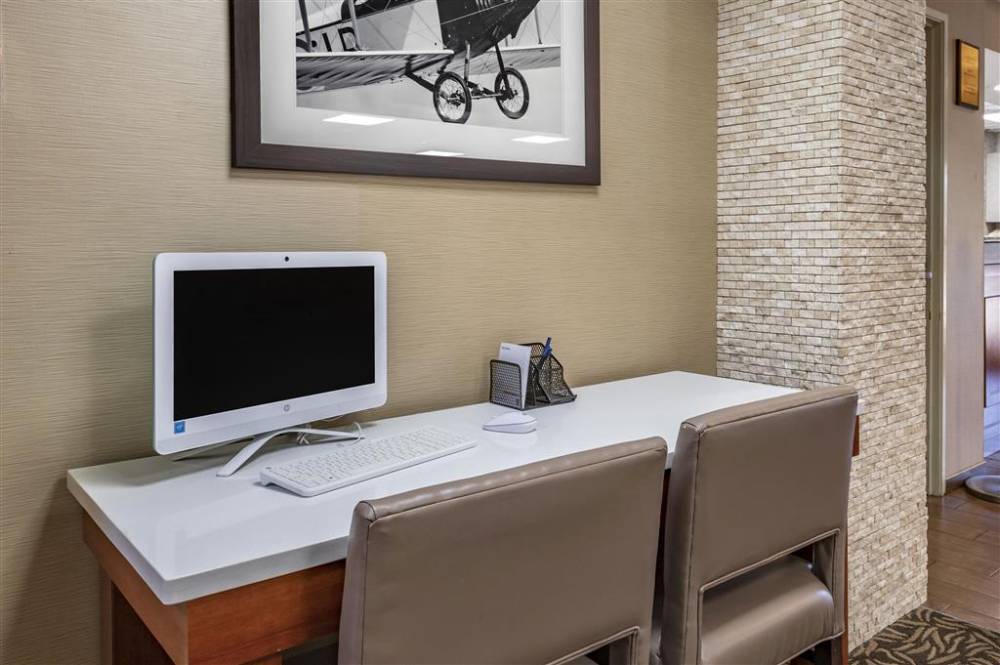 Comfort Inn And Suites 5