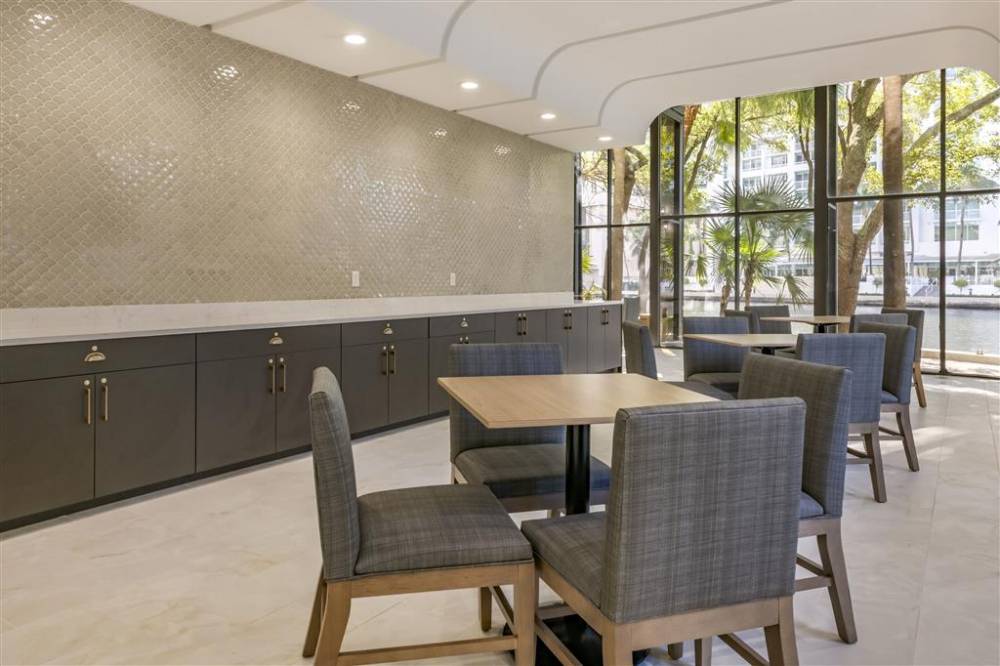 Comfort Inn And Suites Downtown-port Of Miami 8