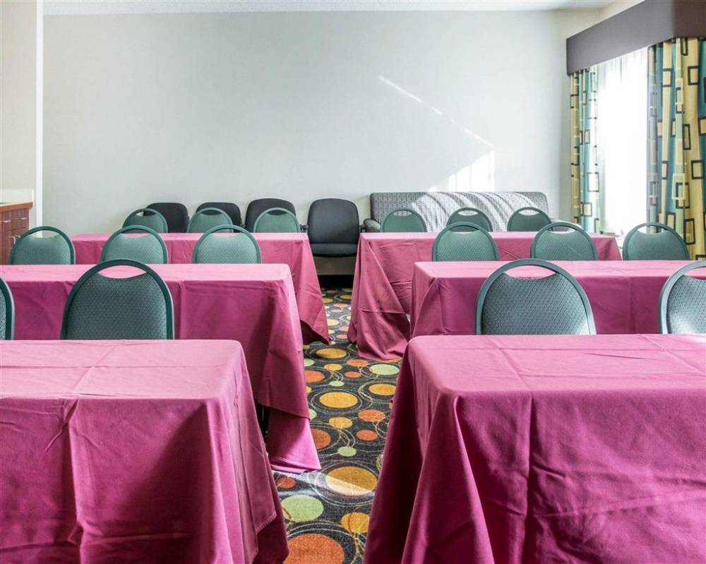 Comfort Inn And Suites Maumee - Toledo ( 3