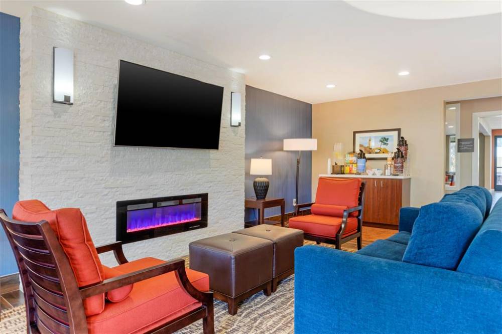 Comfort Inn And Suites Near Ontario Airp 6
