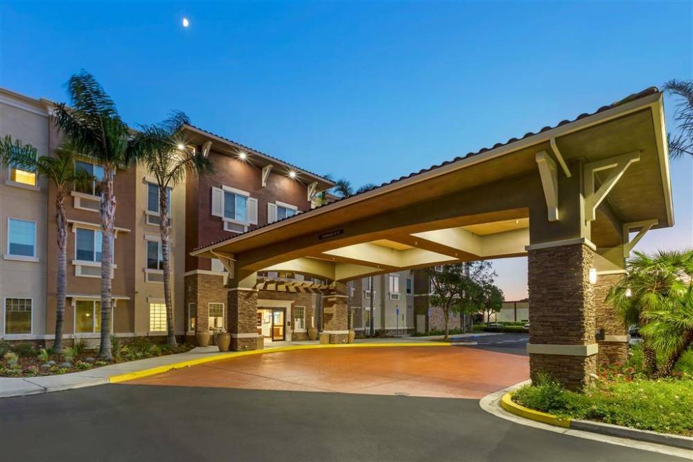 Comfort Inn And Suites Near Ontario Airp 3