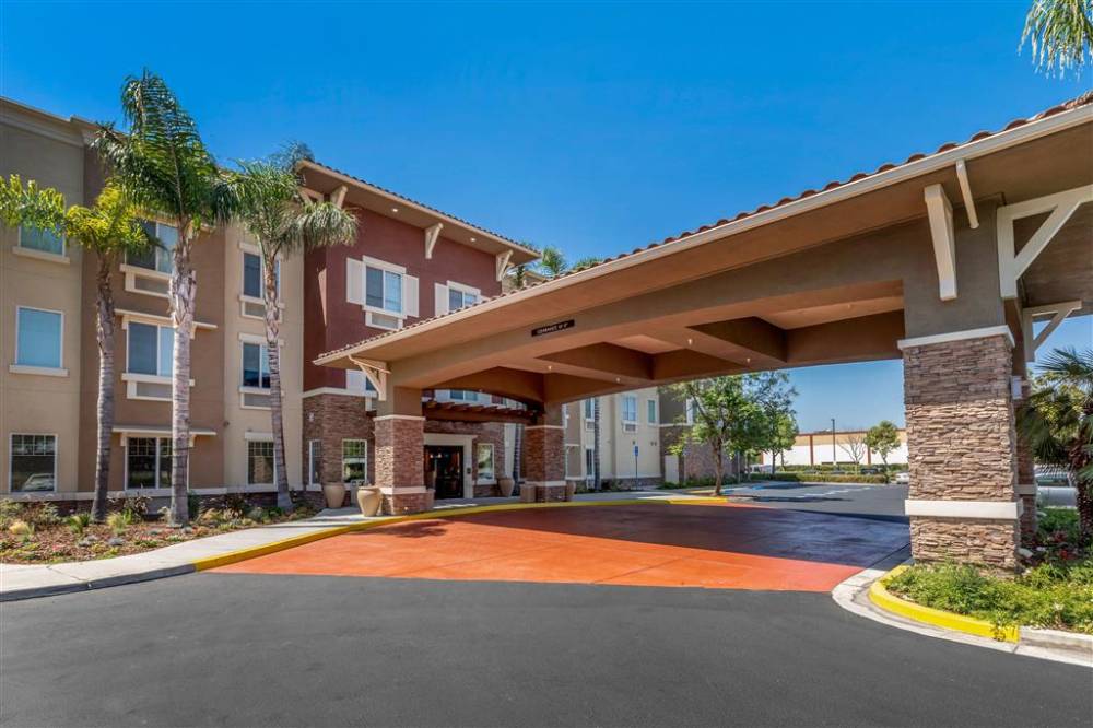 Comfort Inn And Suites Near Ontario Airp 2
