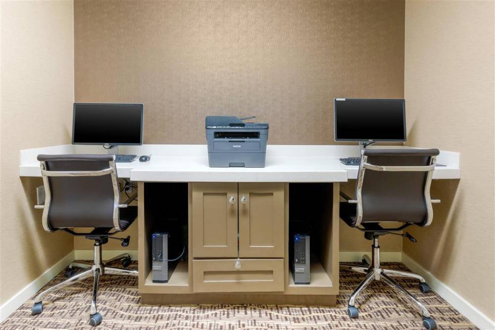 Comfort Inn And Suites Near Ontario Airp 8