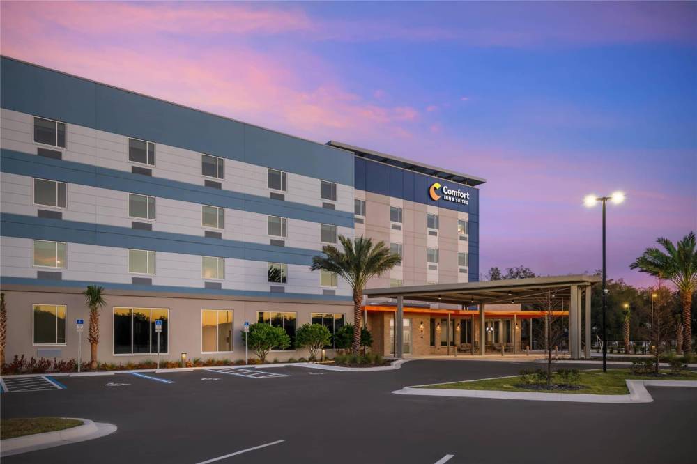 Comfort Inn And Suites Orlando Sanford Airport 2