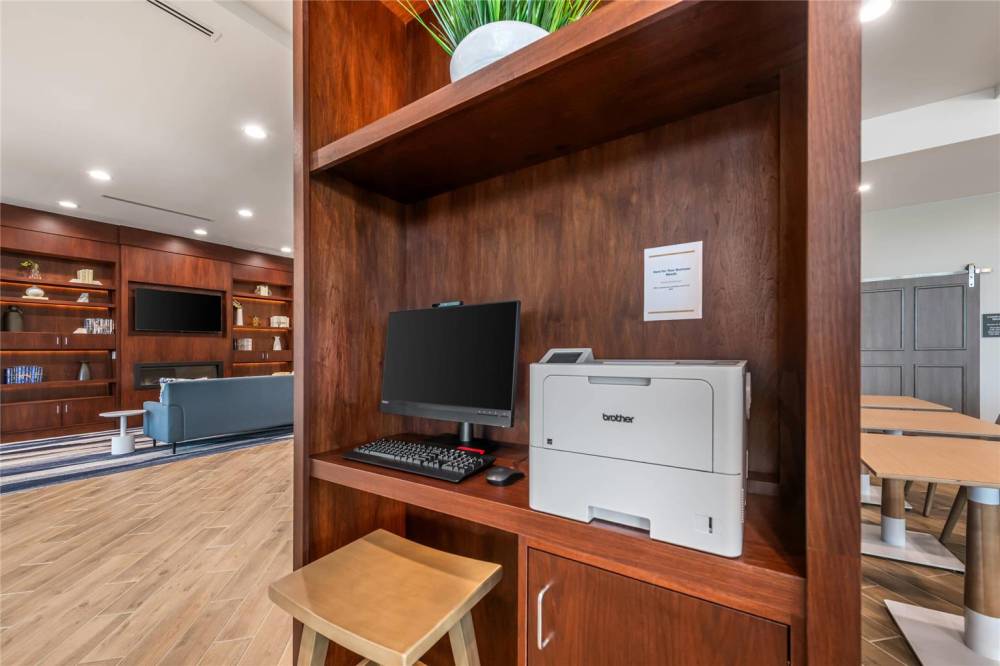 Comfort Inn And Suites Orlando Sanford Airport 6