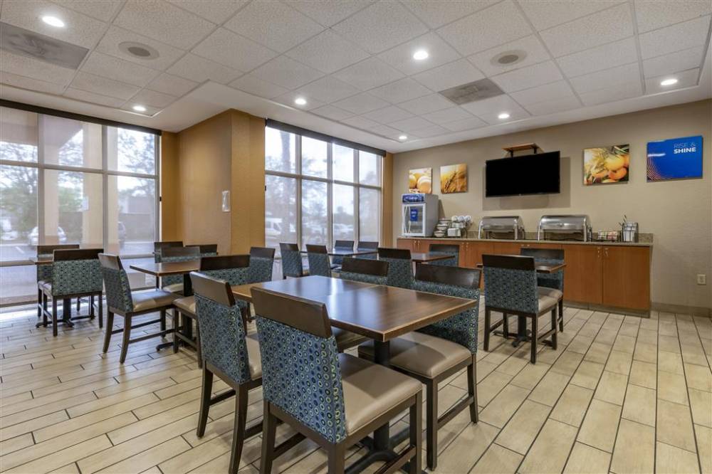 Comfort Inn And Suites Sanford 9