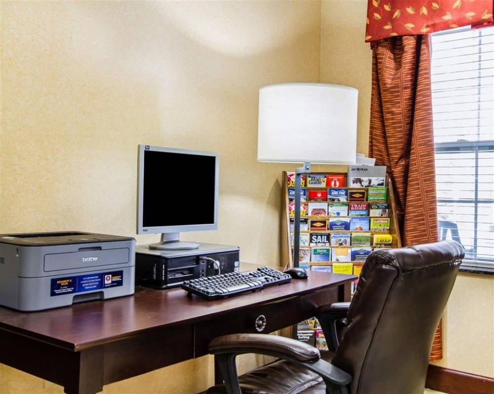 Comfort Inn And Suites Scarborough-portl 8