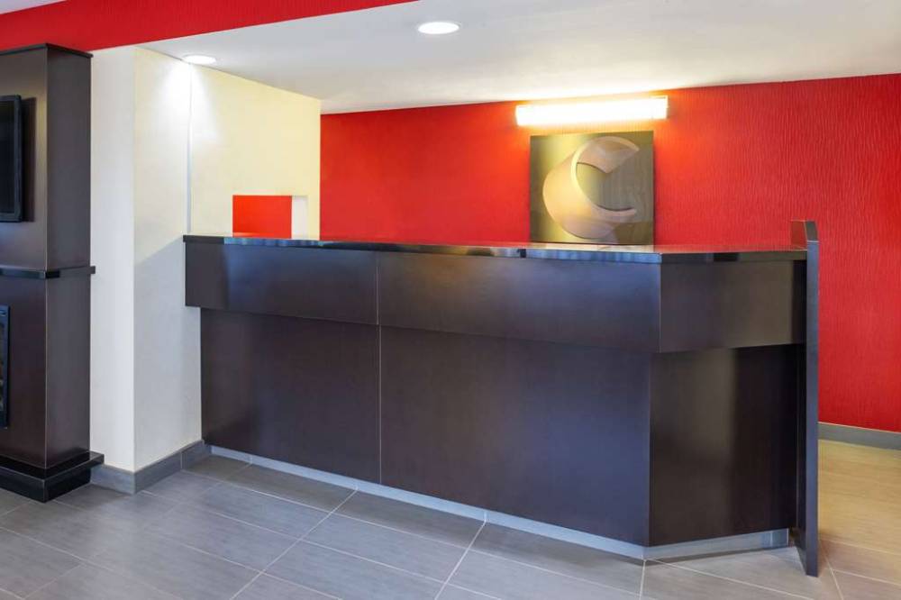 Comfort Inn  East 5