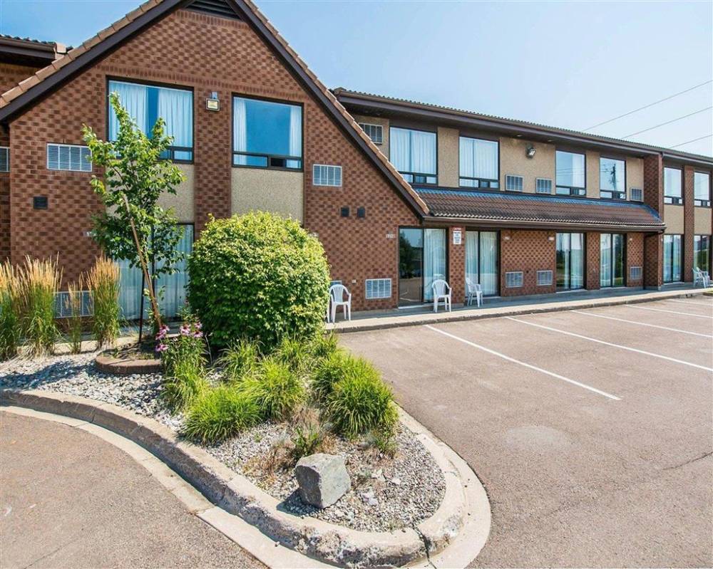 Comfort Inn  East 3