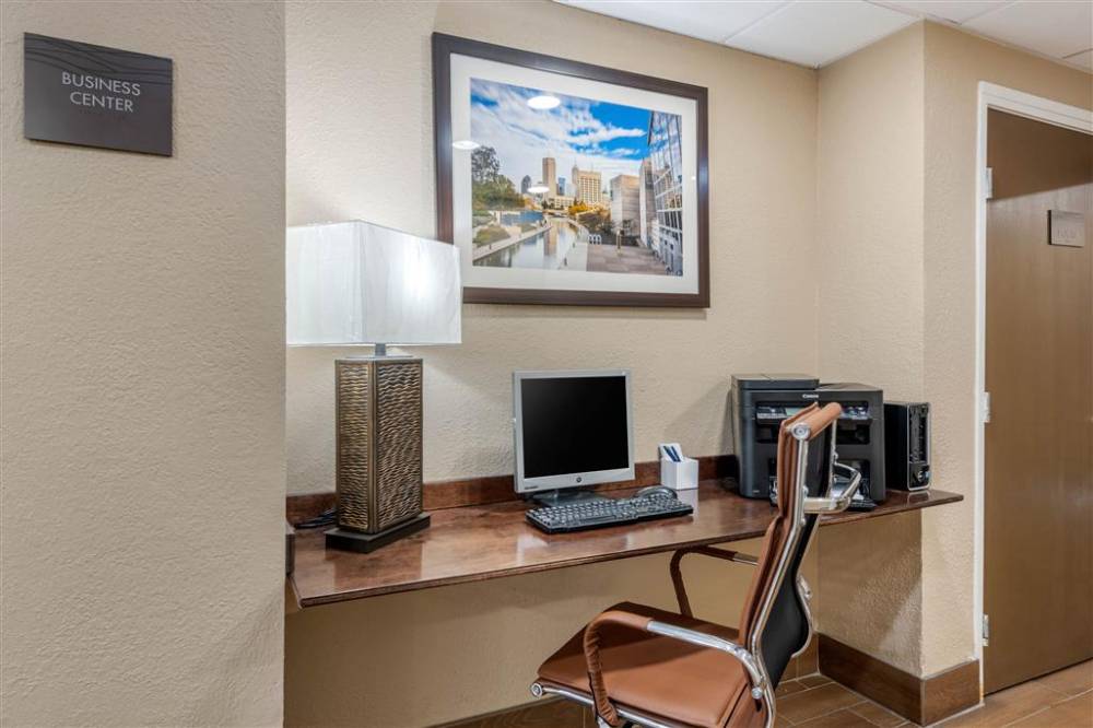 Comfort Inn South 5