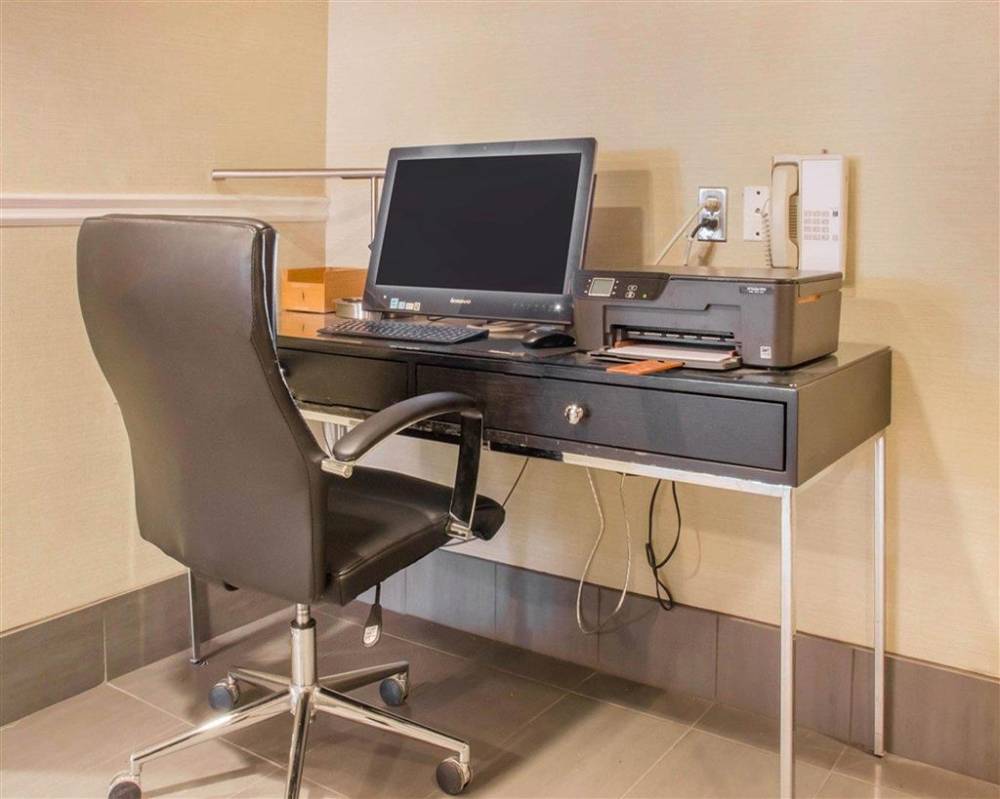 Comfort Inn South 6