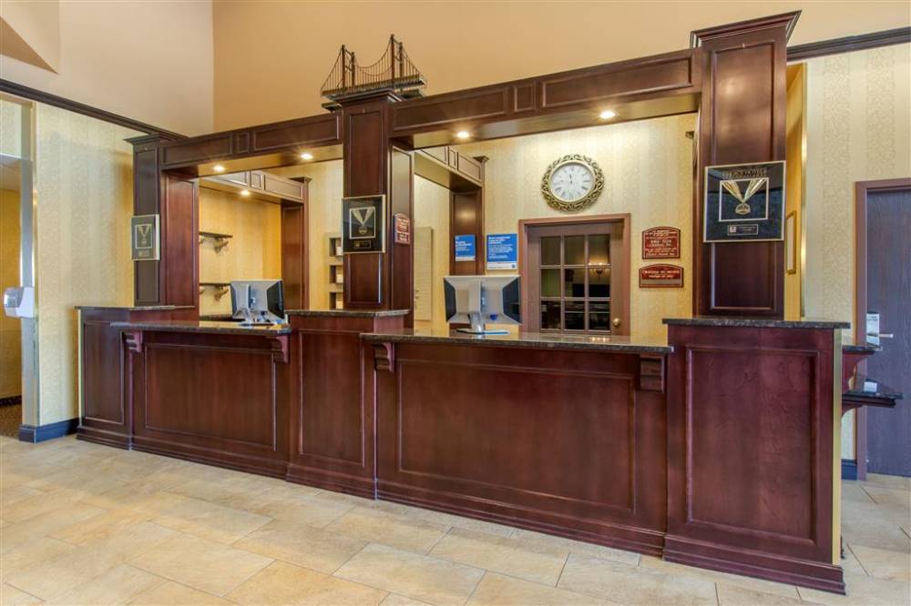 Comfort Inn & Suites 3