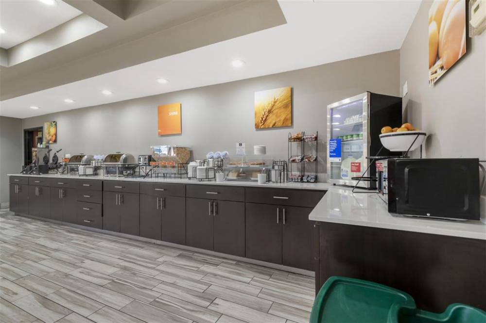 Comfort Inn & Suites Near Medical Center 8