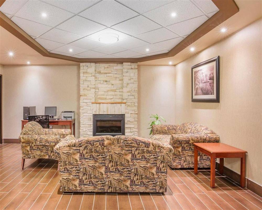 Comfort Inn & Suites University 5