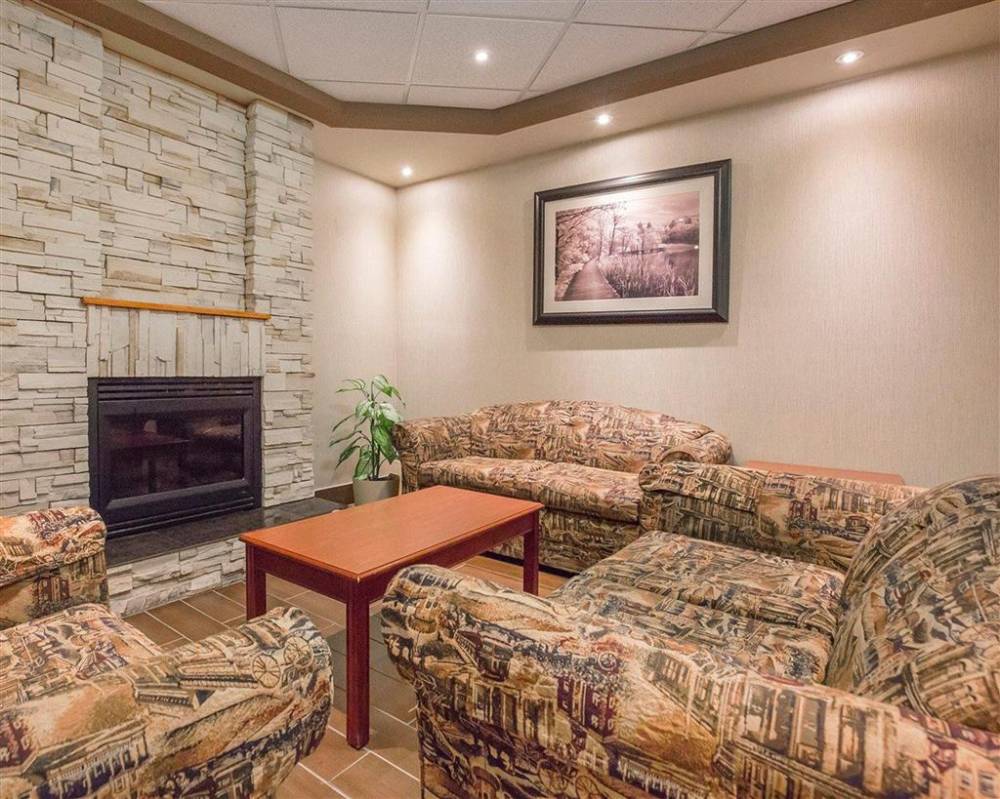 Comfort Inn & Suites University 6