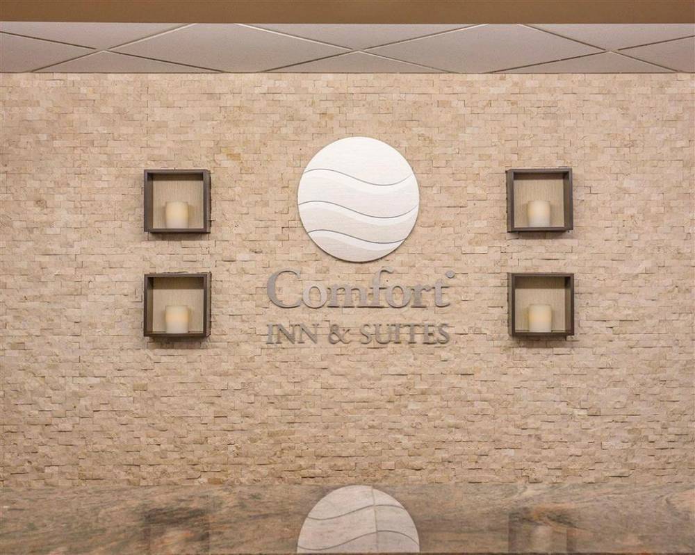 Comfort Inn & Suites University 3