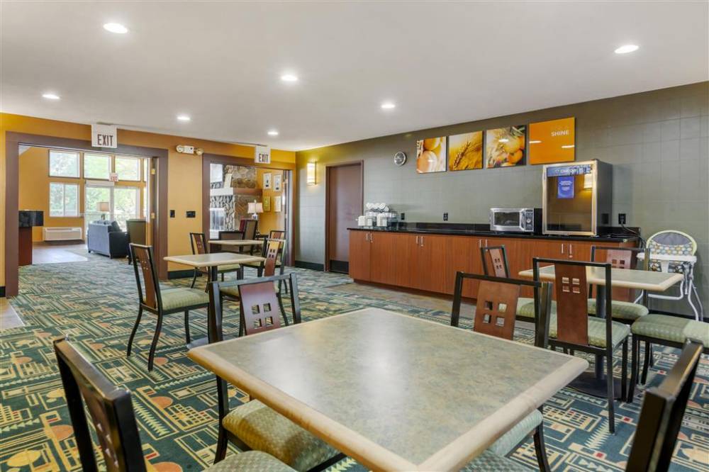 Comfort Inn Traverse City 8
