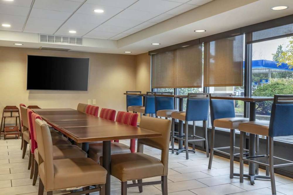 Comfort Inn University 8