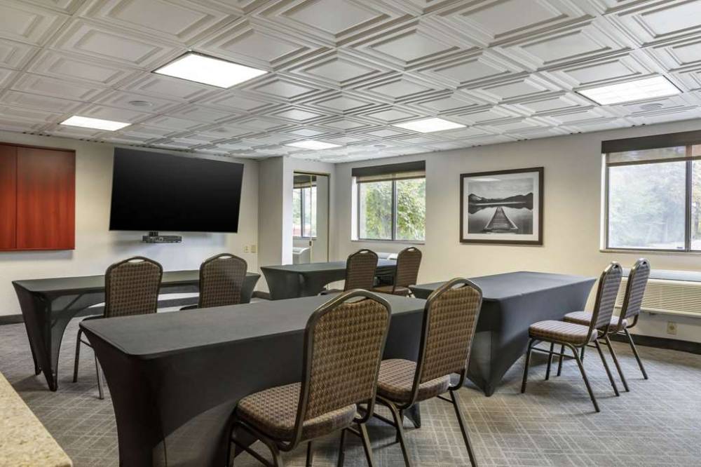 Comfort Inn University 4