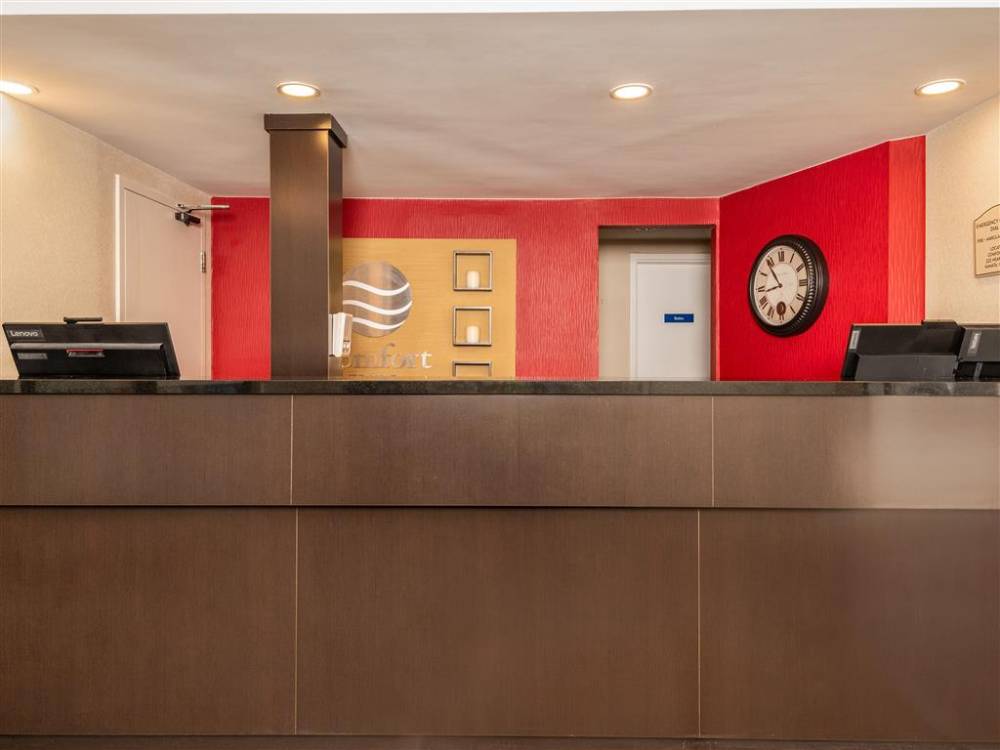 Comfort Inn West 4