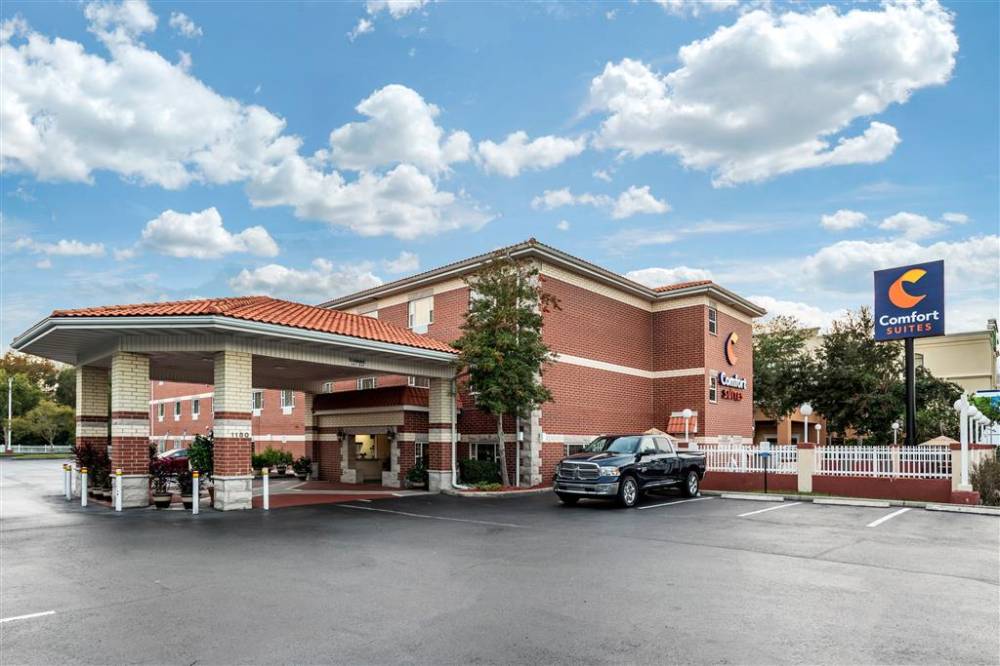 Comfort Suites Airport 2
