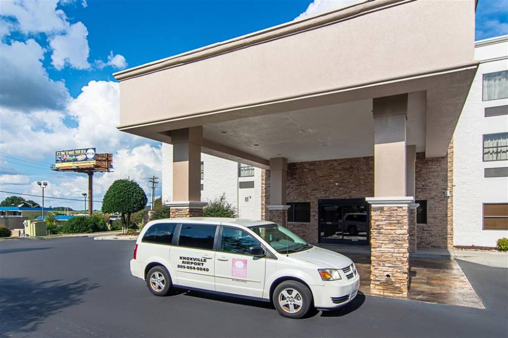 Comfort Suites Airport 5